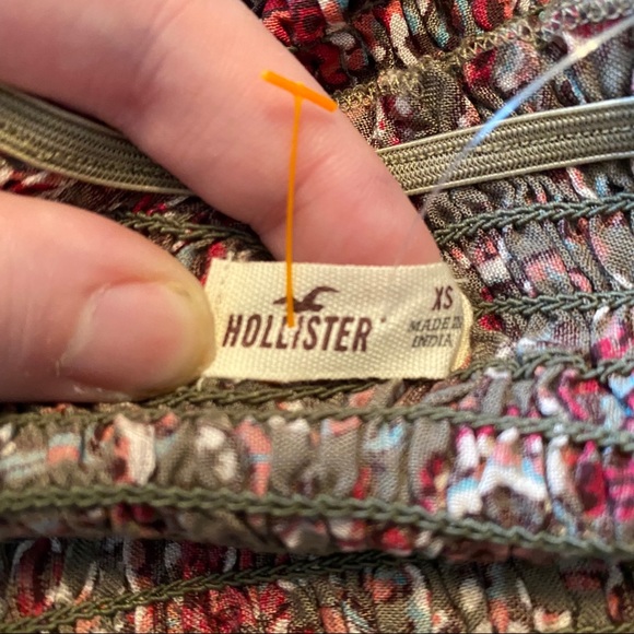 Hollister • Paisley Ruched Blouse - Picture 9 of 9